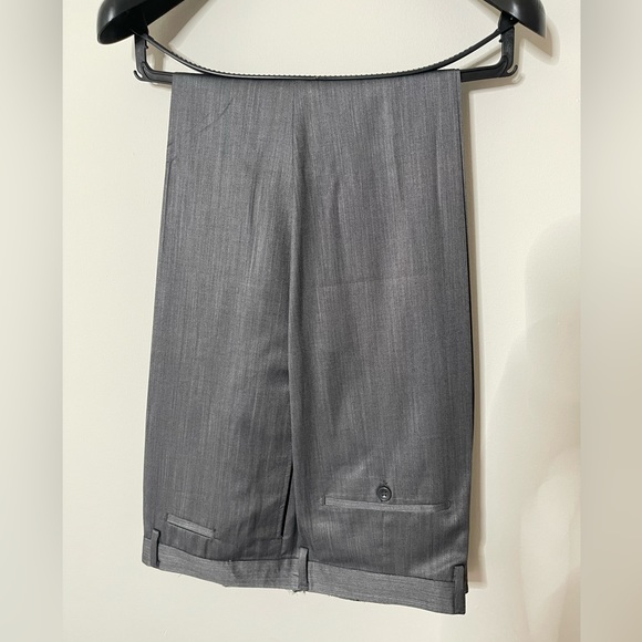 NWT mens grey suit 58/42 Euro.  Husband tried it on more like a big 44/small 46 - Picture 5 of 16